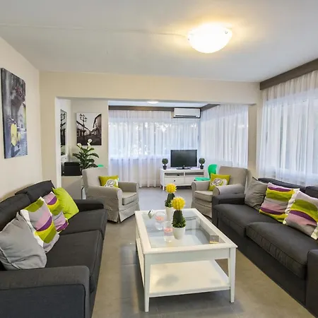 So4 Apartment *